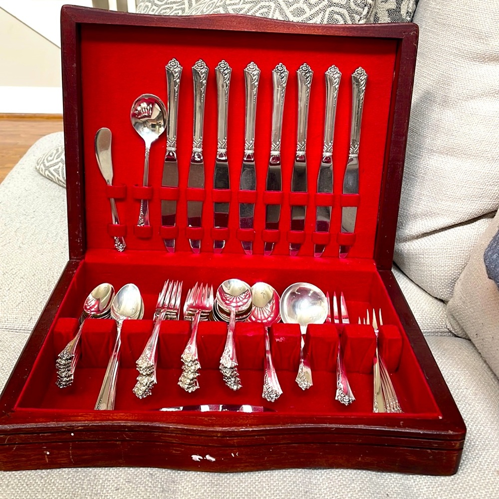 Oneida Dámaso Rose Heirloom Sterling Silverware - Picture 1 of 7
